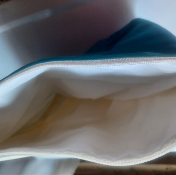 Thermal Make Up Bag Uriage Eau Thermale - Picture 8 of 8